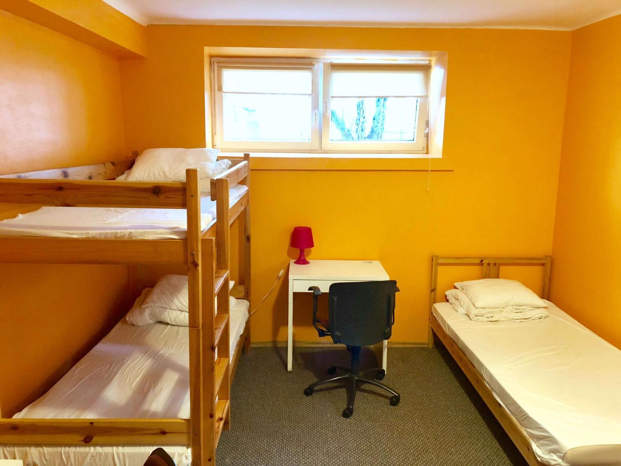 Student-House Kazimierzowska Hostel Варшава Стая снимка